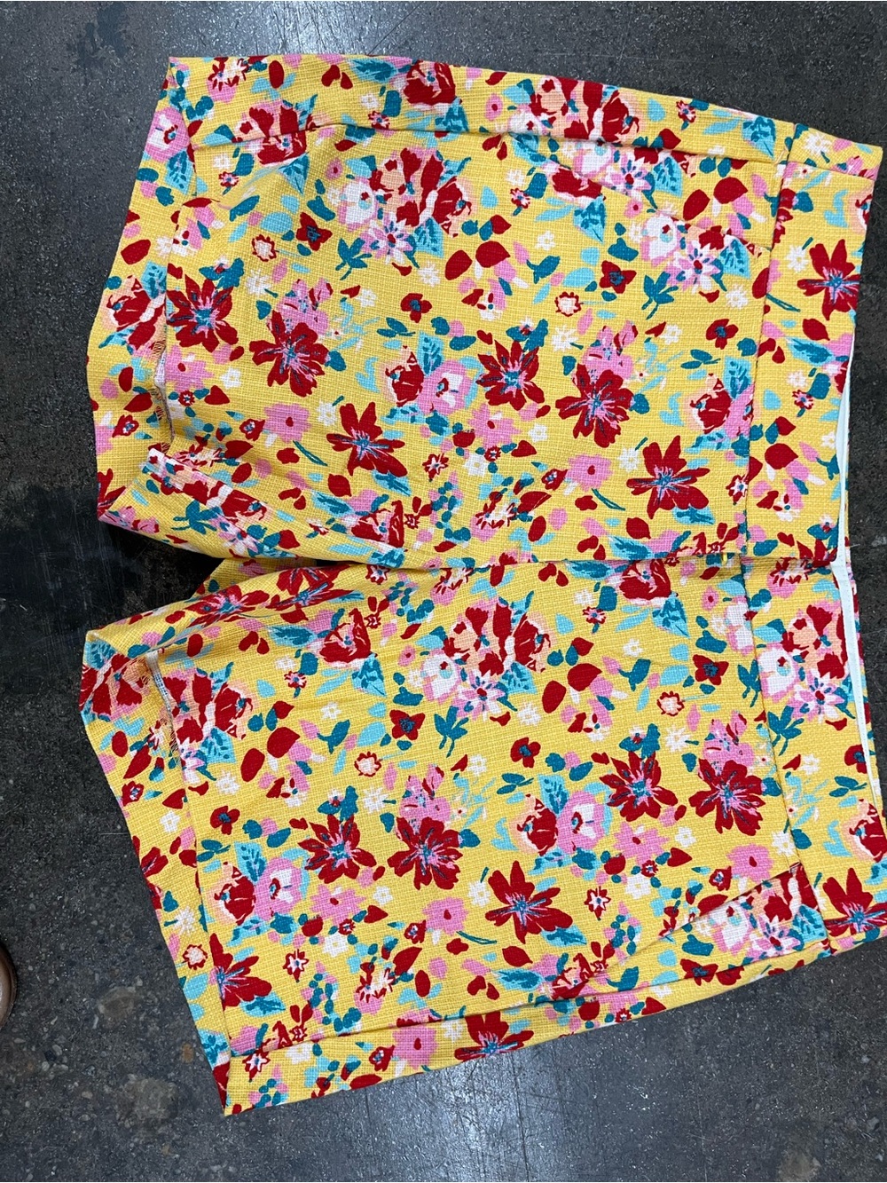j CrewWomen’s Yellow Floral Summer Shorts Size 2
